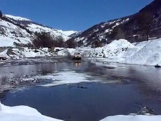 Passage GROOOSSE flaque d'eau en 4L