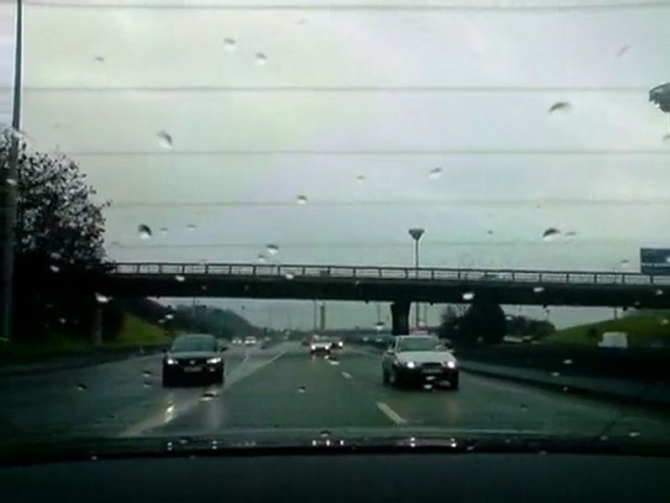 Megane coupe les zebras sous la pluie A86