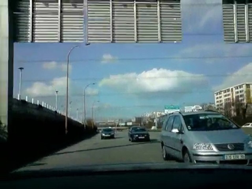 Taxi veut doubler à droite N118