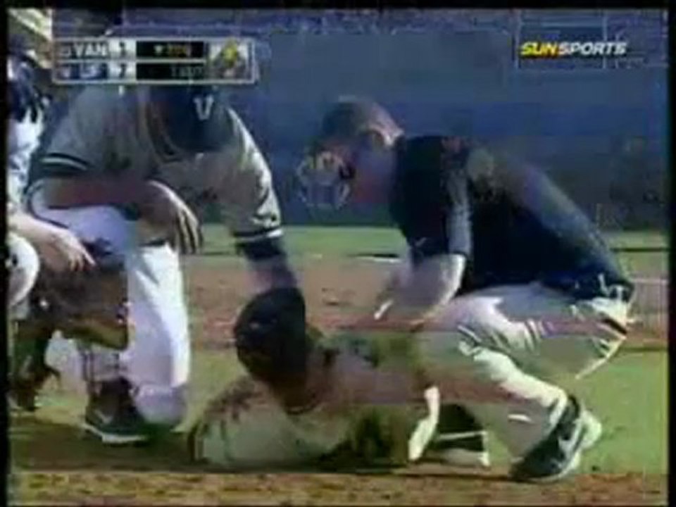 Vanderbilt pitcher breaks kneecap, makes outstanding play
