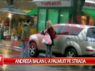 Andreea Balan da o palma unui trecator
