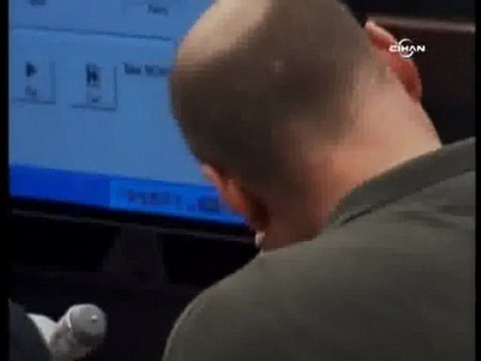 Polis böyle hıncını alıyor...