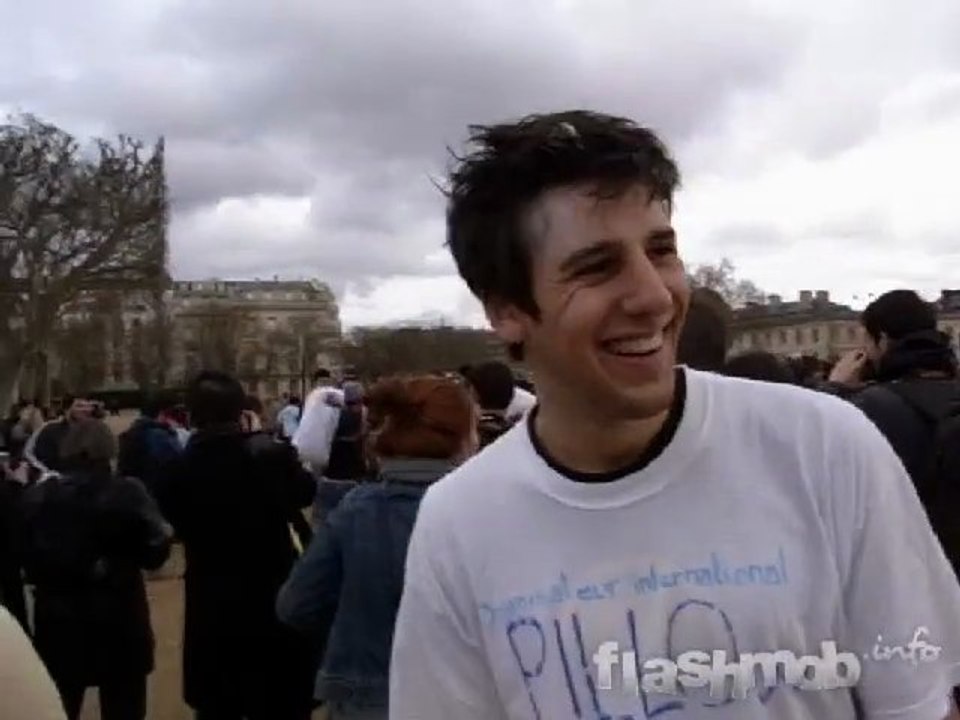 Pillow Fight Paris 04/04/10
