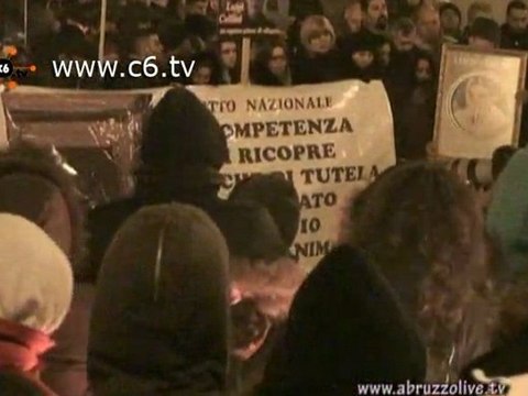 L'Aquila, ore 3.32: 308 rintocchi in piazza Duomo