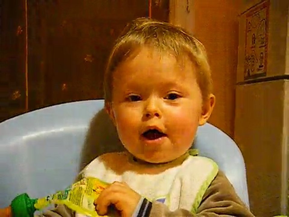 - une poule sur un mur -