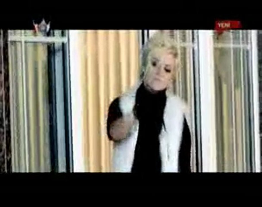 Elif Güvendik - Hosçakal (2010) by Aluxton