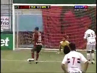 Rigore con piroetta ma il portiere para