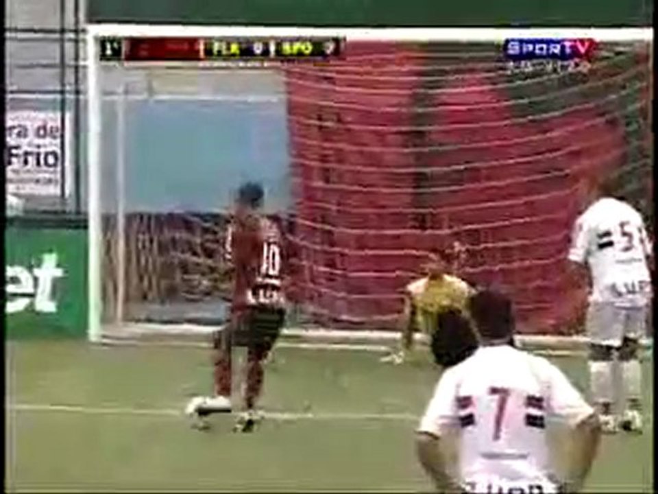Rigore con piroetta ma il portiere para