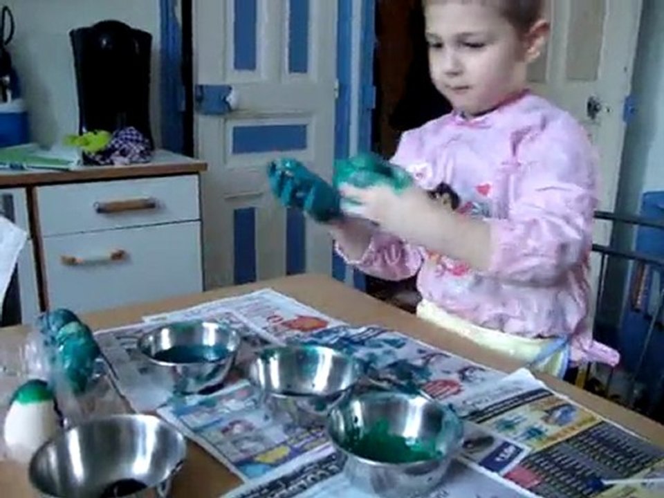 matheo fait des oeufs de paques