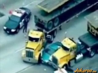 Course poursuite voiture vs camions