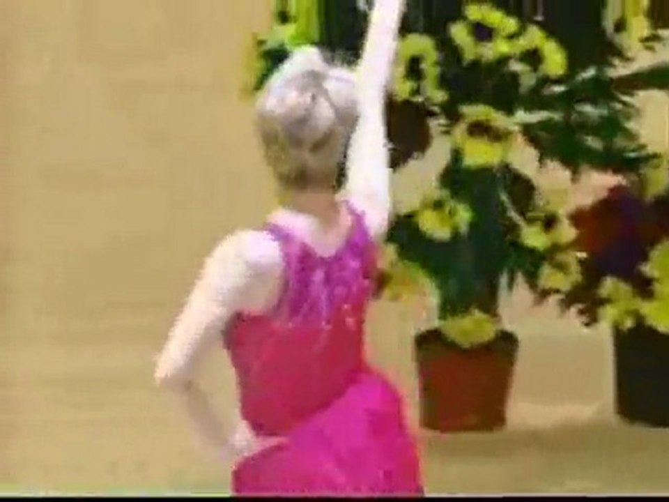 Elle change de robe en quelques secondes