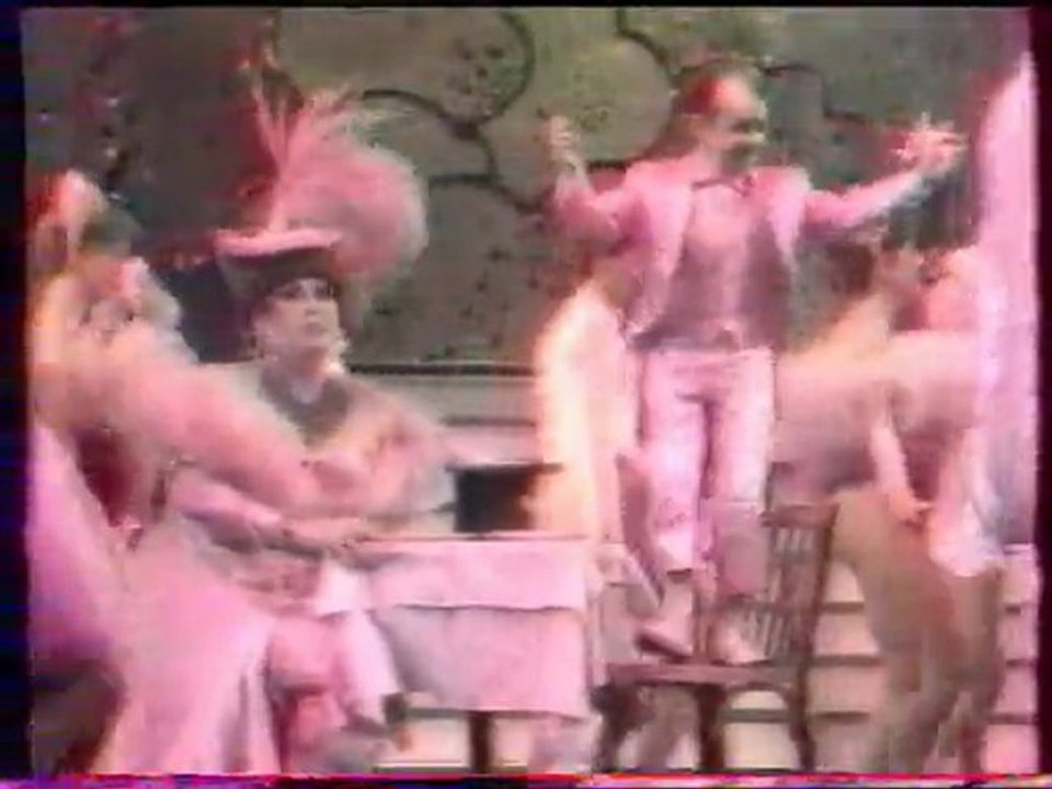 Prologue de "Champagne" au Paradis latin