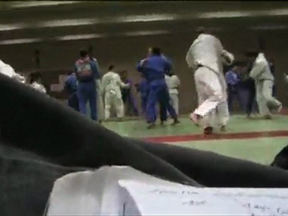 /Volumes/NO NAME/SD_VIDEO/PRG001/MOV00E