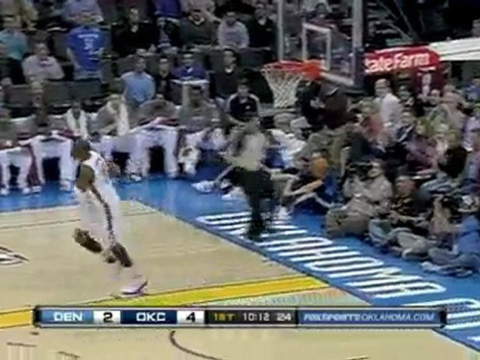 Thabo Sefolosha gets the steal and finds Kevin Durant all al