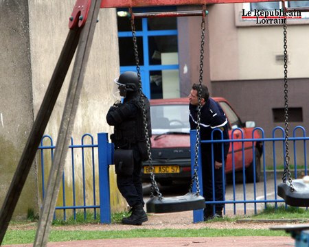 Guénange le GIGN déloge deux braqueurs retranchés