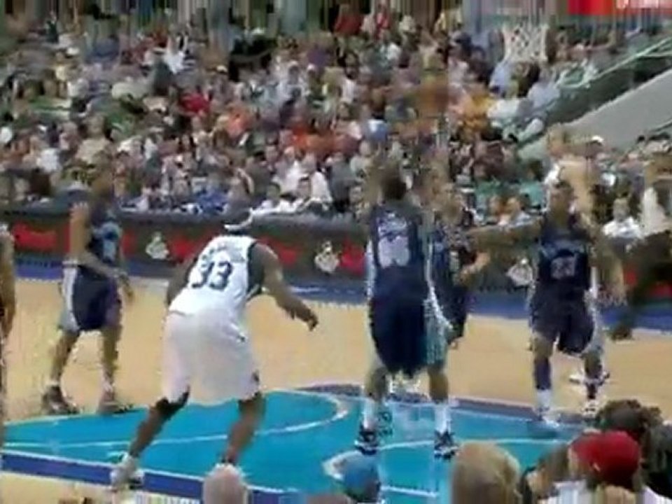 Jason Terry gets past his defender and sends home the two-ha
