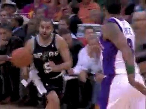 Richard Jefferson drives to the basket and finishes strong.