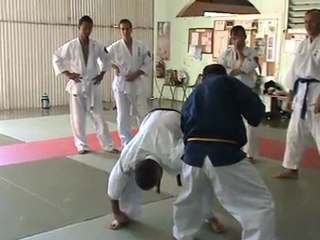 Défense sur étranglement de face par clé yuki shigaé 2