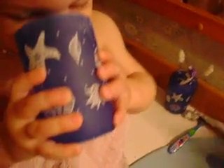 nathan qui se brosse les dents comme un grand