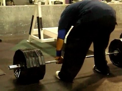 Bigtime deadlifting 6 wheels (585lbs) No Chalk no straps