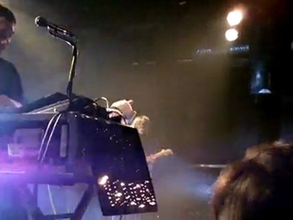 Naive New Beaters- Just Another Day & Live Good @ Oméga Live