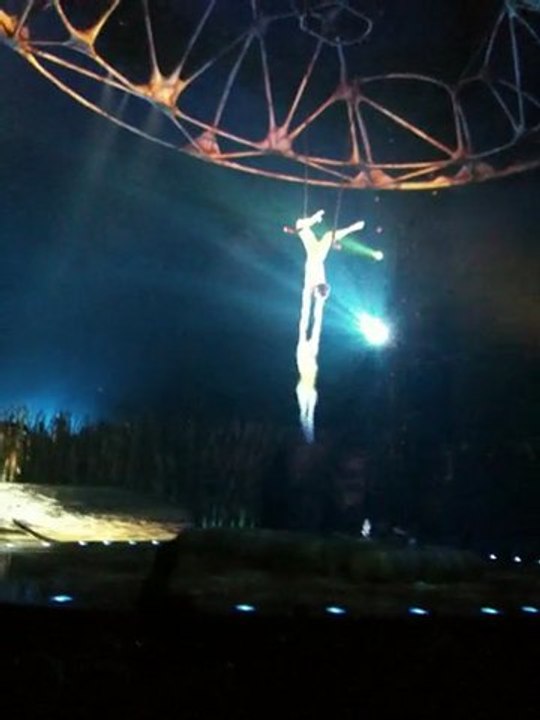Cirque du Soleil, Totem, extrait du spectacle no. 1