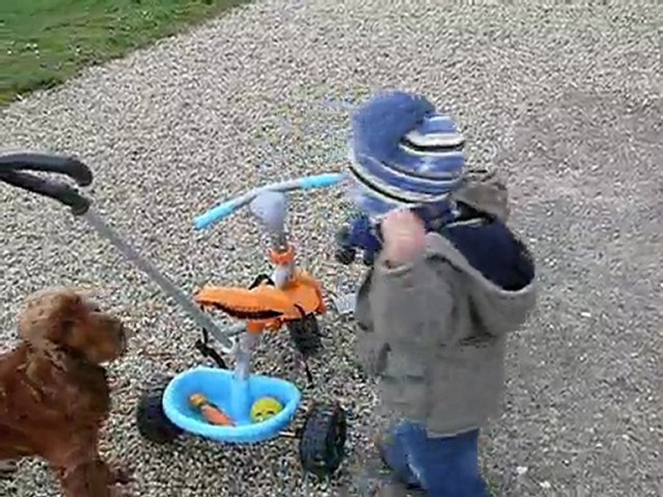 2010.04.07 - Eliott2008 - Avec mon vélo