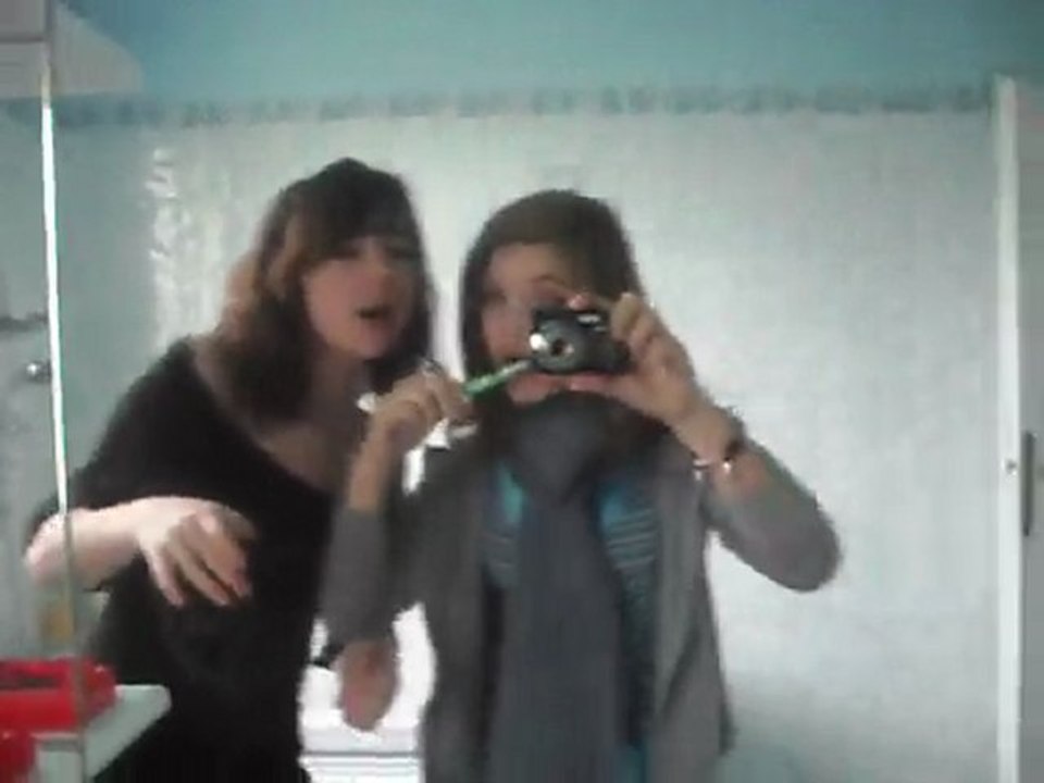 moii &' ma couzz trop mortel ADMiiRER mai critiquer pas !