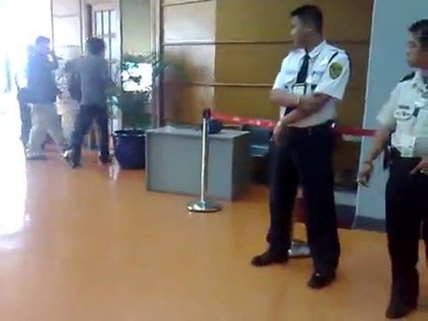 100409 Kyuhyun,Eunhyuk@NA Airport..