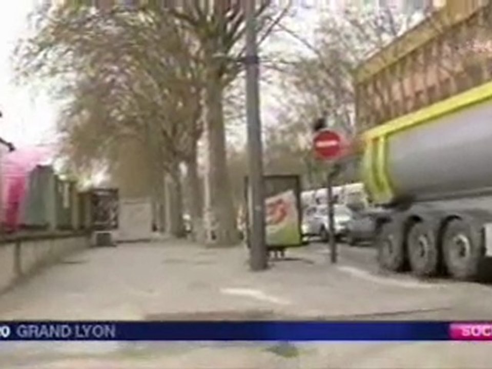 FR3-Lyon-Elena Mass attend ses papiers