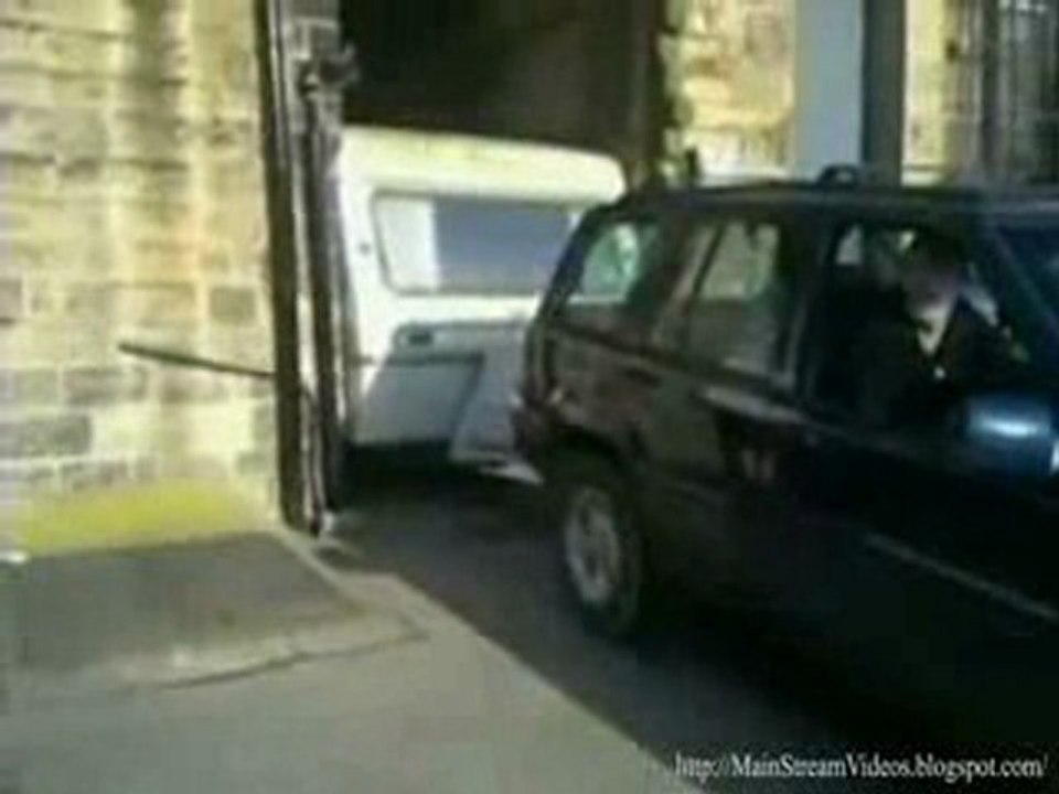 Camper stuck in narrow alley FAIL