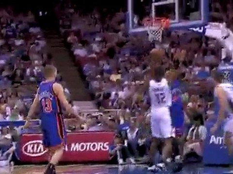 Dwight Howard takes the pass from Ryan Anderson and rocks th