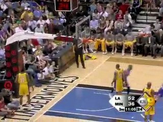 Jonny Flynn hits Corey Brewer with a wrap-around pass for th
