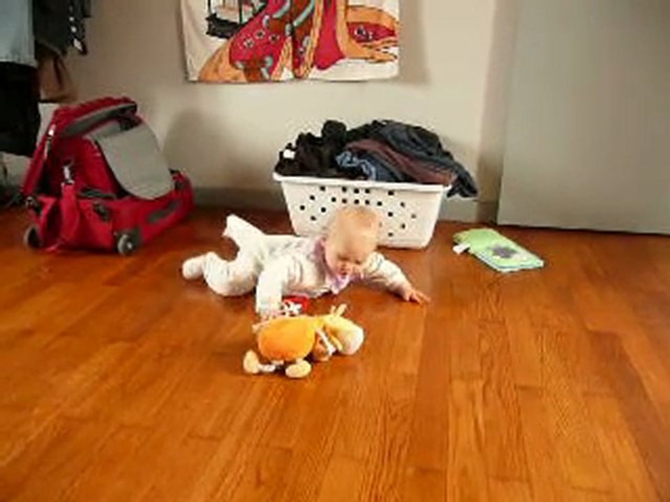 Anaïs 11ème mois calin vache