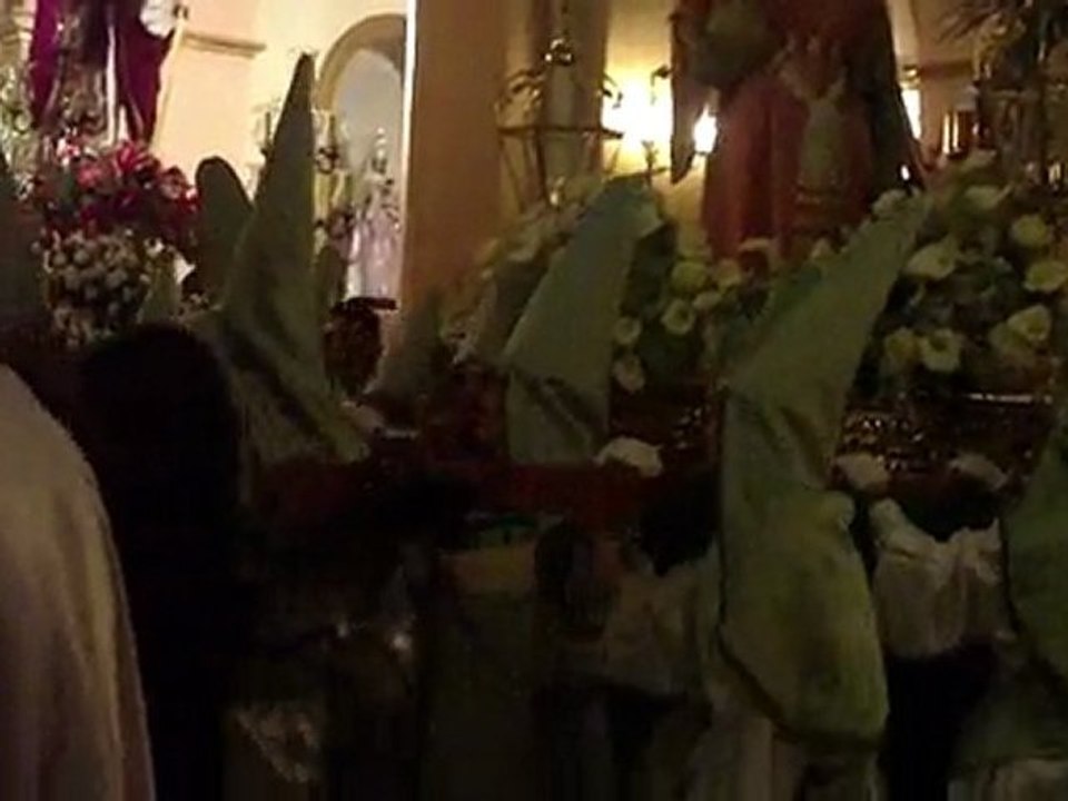 Preparandose para la procesión