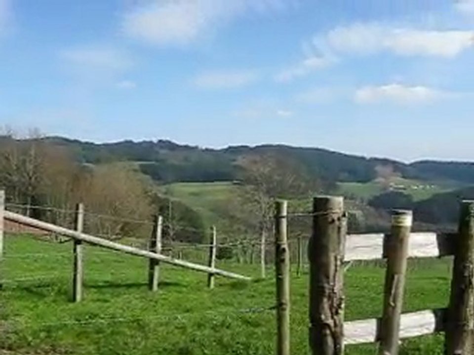 Entre Meaux-la-Montagne et Saint-Bonnet-le-Troncy