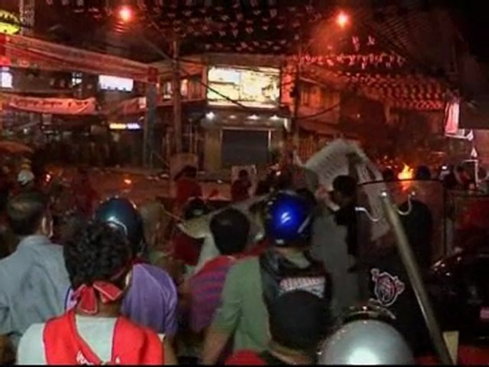 Bangkok: Twelve die as troops and protesters clash