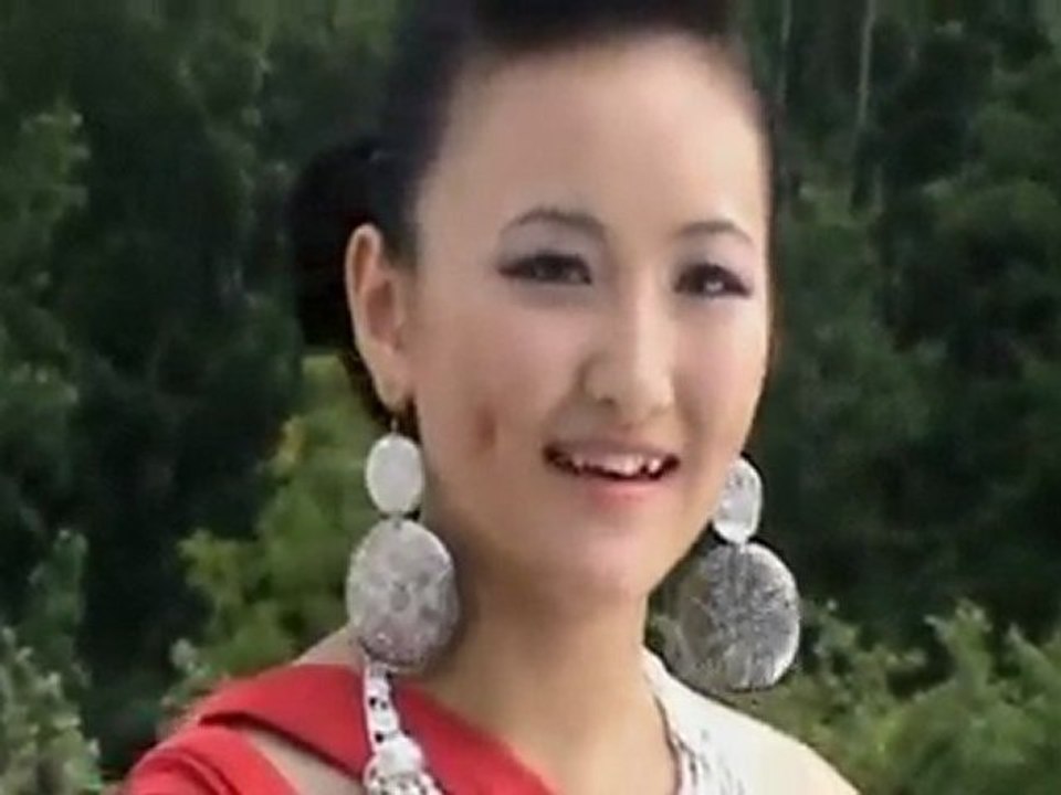 苗族歌曲 花云小哥山高 Paj Huab Ham: Leej Nus Toj Siab (Miao/Hmong)