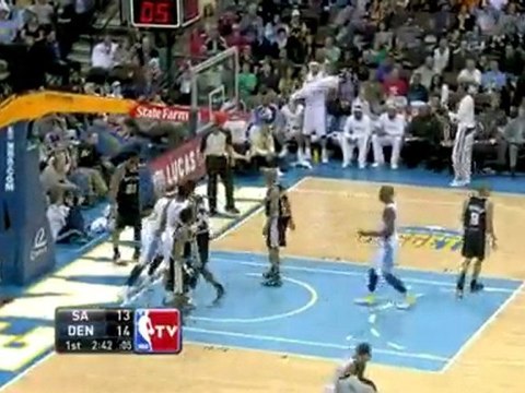 Carmelo Anthony drives to the bucket and gets the layup.