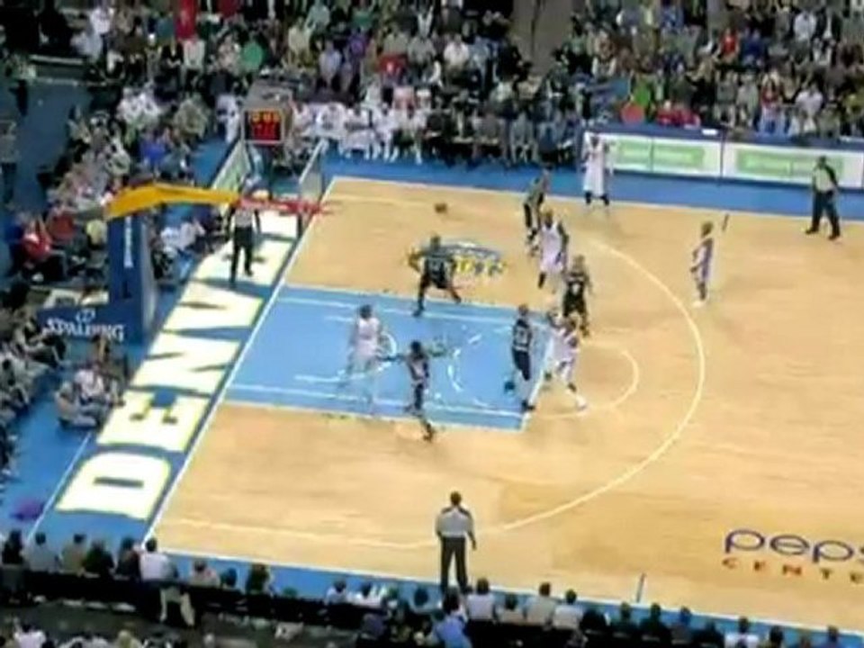 J.R. Smith throws the alley-oop to Chris Andersen for the fl