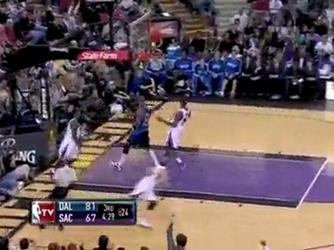 Beno Udrih picks Caron Butler's pocket and dishes to Tyreke