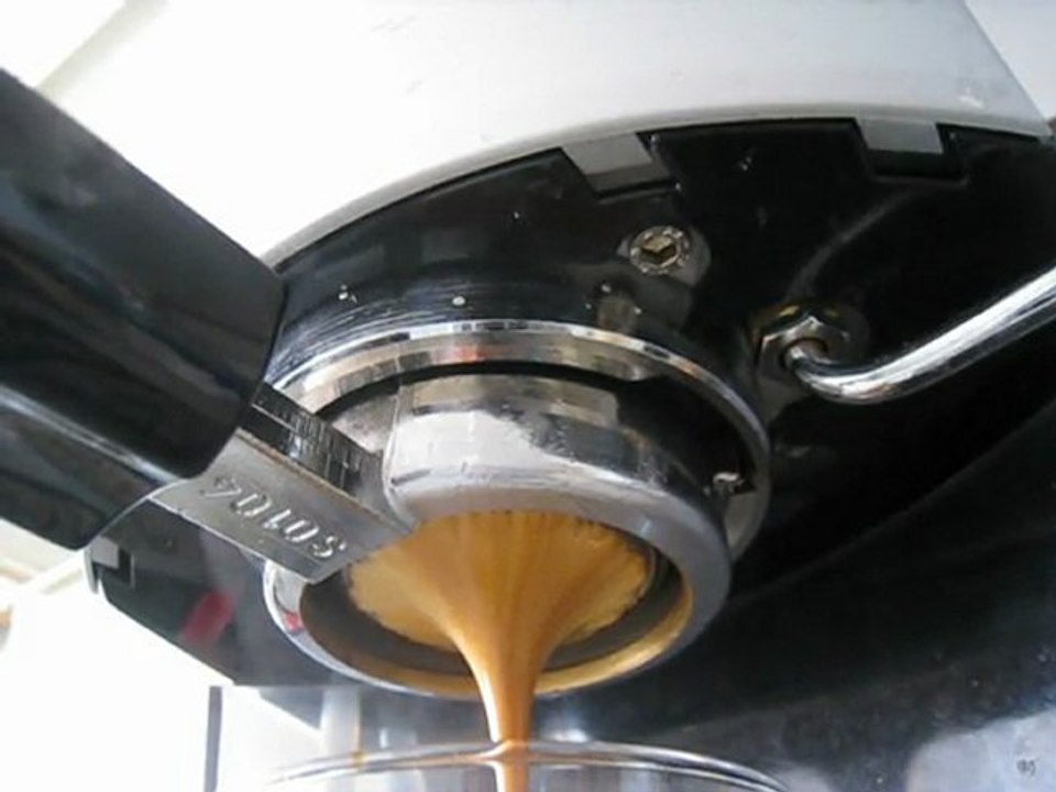 Tabansız Portafiltre ile Espresso Akışı 3