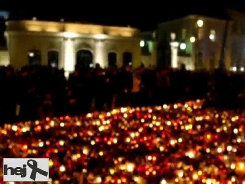 Polacy przed Pałacem Prezydenckim