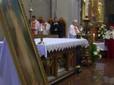Modlitwa za zmarlych podczas mszy w katedrze