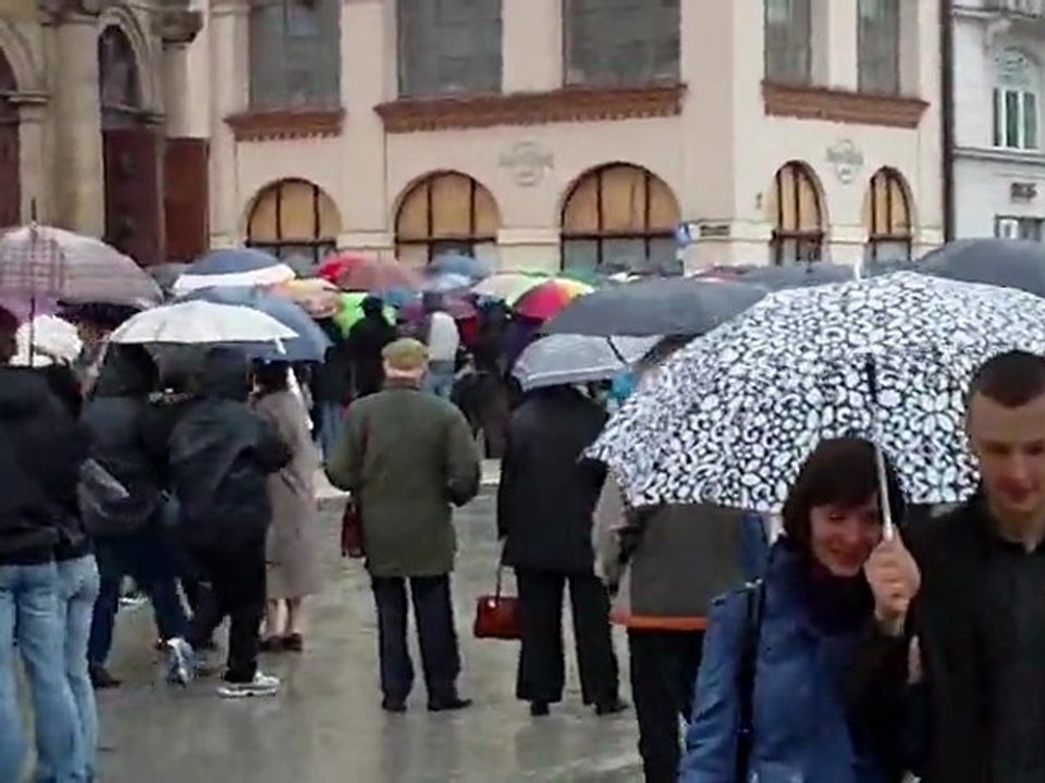 Pieśń żałobna ”Łzy matki” grana z Wieży Mariackiej