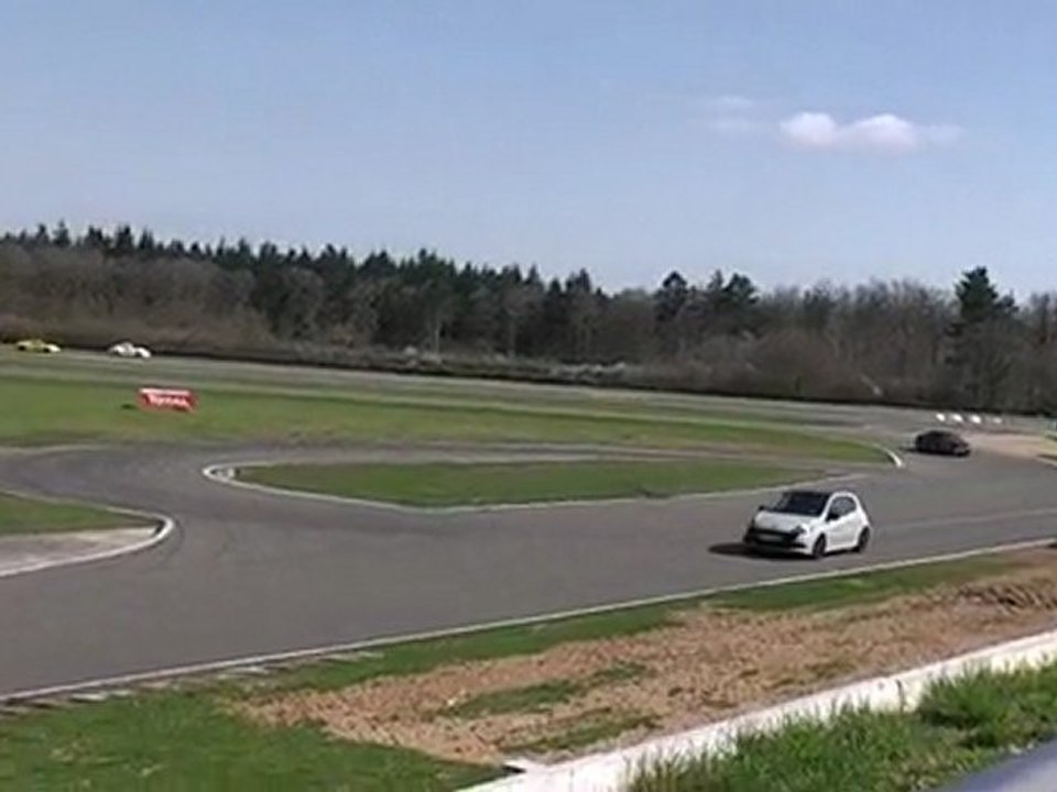 Clio rs vs Audi R8