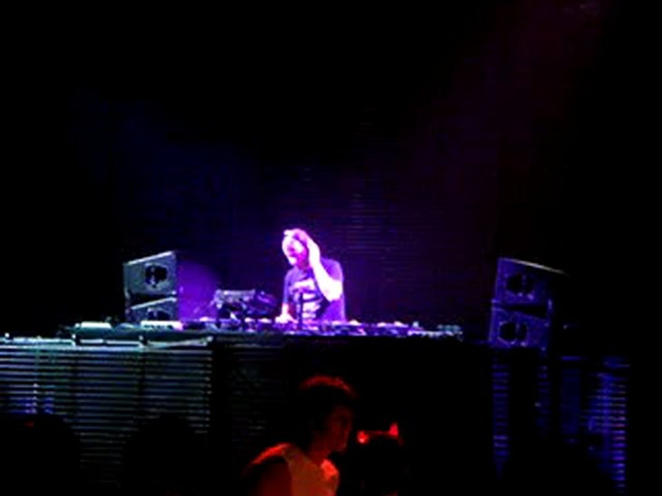 Emrah İş@ David Guetta Istanbul 2010-3