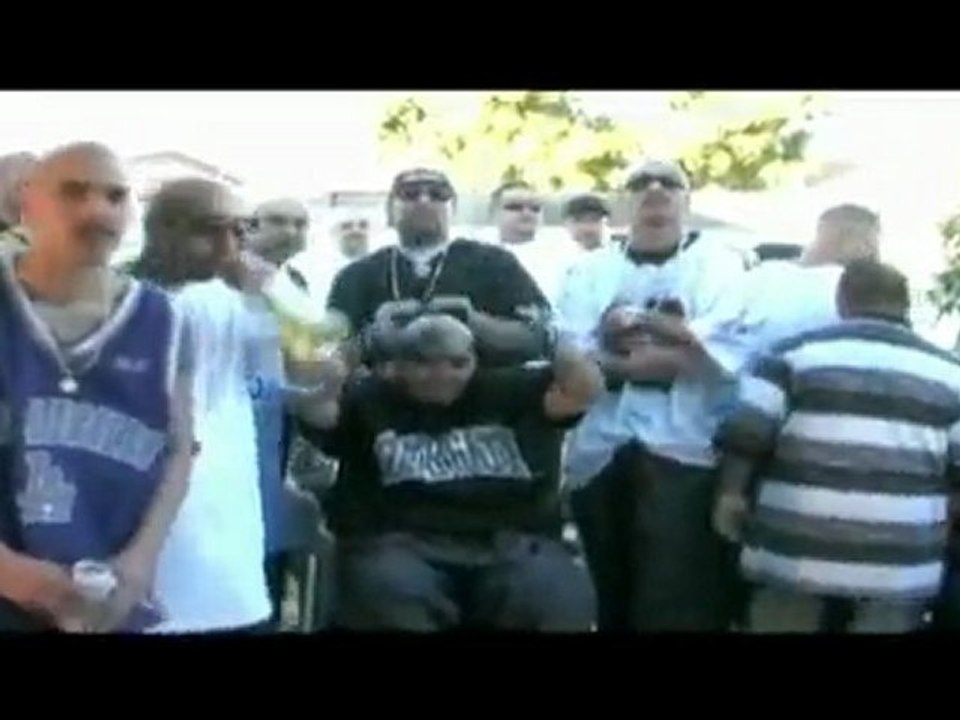 Mr. Capone-E - It Aint About Me