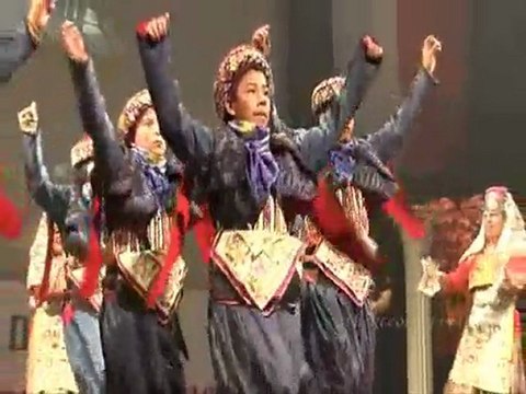 Halk dansı1 Halilim ABD 8.Türkçe Olimpiyatı