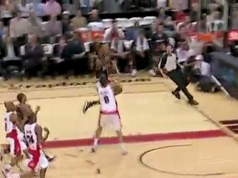 Ronald Flip Murray takes the pass and sinks a nice layup.